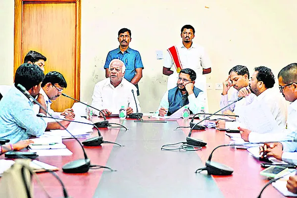 ‘ఇందిరమ్మ’ నిర్మాణాల్లో ఆదర్శంగా నిలవాలి