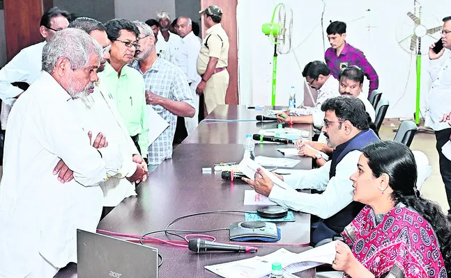 కర్నూలులో అక్రమ రిజిస్ట్రేషన్లు