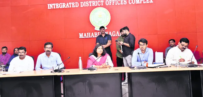 ప్రత్యేకాధికారులు క్షేత్రస్థాయిలో పర్యటించాలి