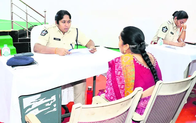 కన్నవారిపై కనికరం లేకుండా.. 