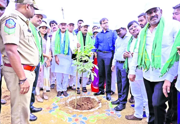 ఇందూరును గ్రీన్సిటీగా తీర్చిదిద్దుతా