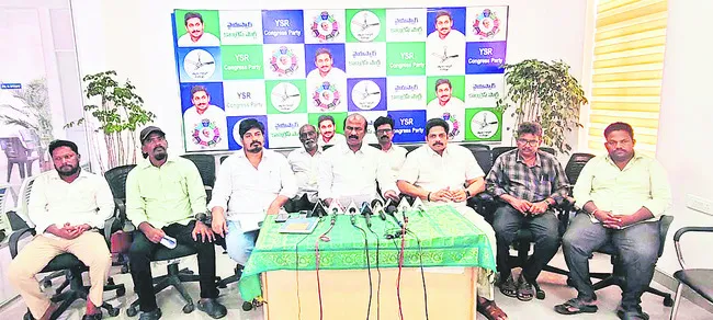 దోచుకున్న సొమ్ము సింగపూర్కి..