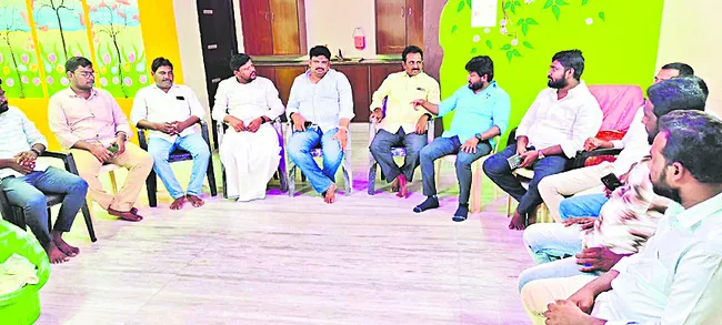 దళిత సర్పంచ్పై సీఐ దాడి దుర్మార్గం