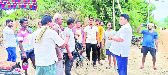 ఇసుక అక్రమ రవాణాపై రైతుల కన్నెర్ర 