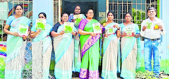 అంగన్వాడీ కేంద్రాలకు కూరగాయల విత్తనాలు పంపిణీ