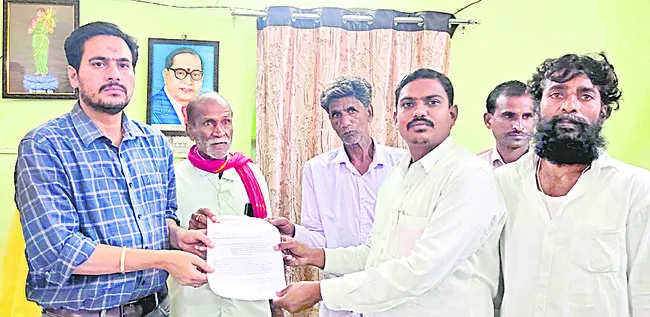 బీటీ రోడ్డు నిర్మించాలని వినతి