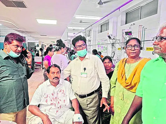 ఎస్వీయూలో ఉద్యోగుల ముష్టియుద్ధం