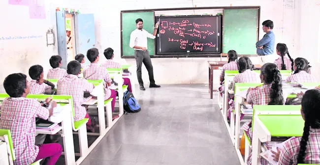 పాఠ్యాంశాలను క్షుణ్ణంగా అర్థం చేసుకోవాలి