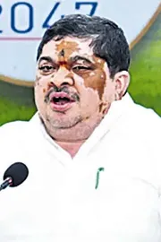 ponnam prabhakar demands resignation of telangana mps over 42 pc bc reservation5