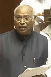 Pahalgam Debate: Priyanka Gandhi, Mallikarjun Kharge Slams Centre5