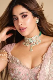 Janhvi Kapoor And Mrunal Thakur Latest News7