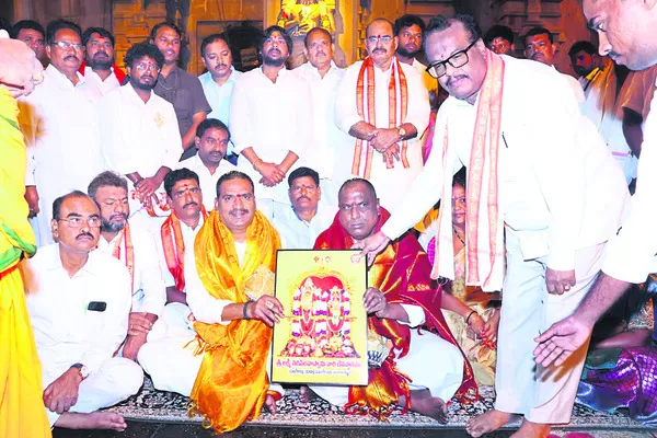 యాదగిరీశుడి సేవలో అడ్లూరి..