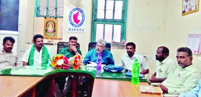 సర్కారు బడులు అభివృద్ధి కావాలి