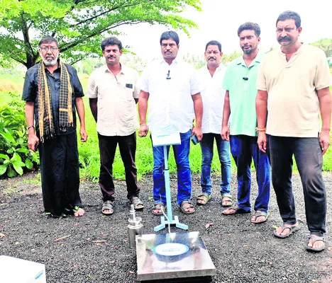రొయ్య రైతుల నిరసన 