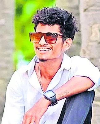రోడ్డు ప్రమాదంలో యువకుడు మృతి 