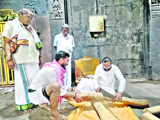 5 నుంచి తుది విడత చందనం అరగదీత 