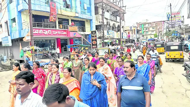 యువకు