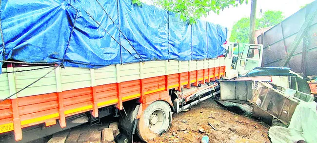 వేగవరం వద్ద భారీ రోడ్డు ప్రమాదం 