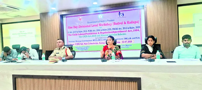 బాలల రక్షణకు సమన్వయంతో పనిచేయాలి