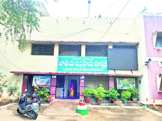 చైర్మన్‌ వర్సెస్‌ వైస్‌ చైర్మన్‌