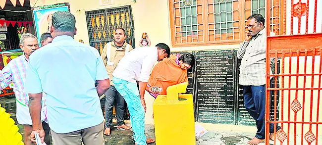 సాయిబాబా ఆలయంలో చోరీ