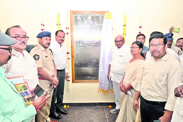 పేద విద్యార్థులకు వరం.. గురుకులం