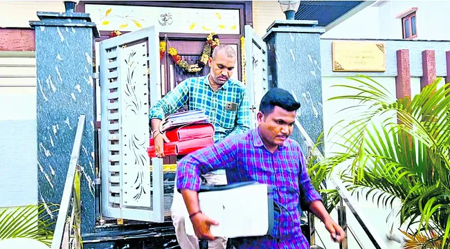 ఆళ్లగడ్డ డీఈ రవికాంత్‌ చౌదరి అరెస్ట్‌