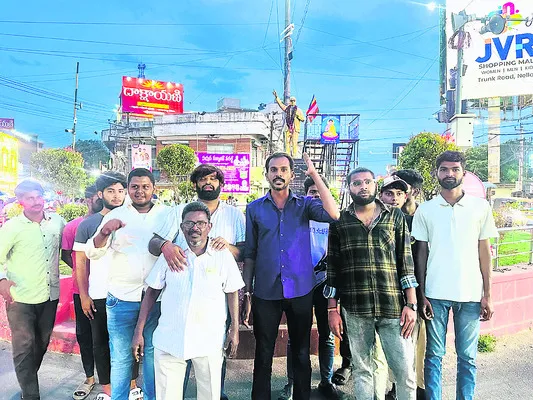 విద్యార్థి మృతిపై విచారణ జరిపించాలి