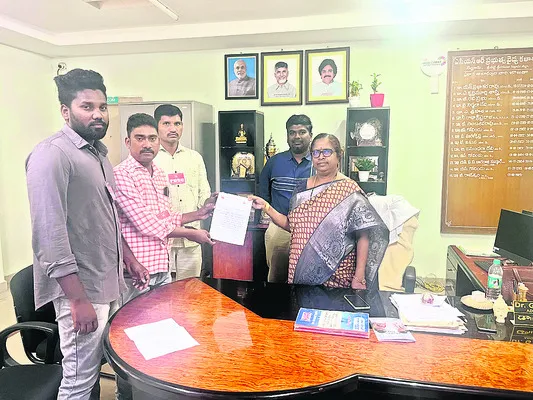 వైద్యులను అరెస్ట్ చేయడం దుర్మార్గం