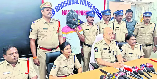 స్నేహితుడే హంతకుడు