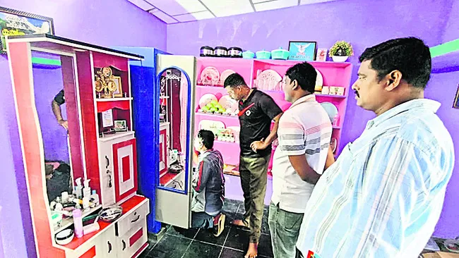 కత్తితో బెదిరించి రాజవొమ్మంగిలో చోరీ
