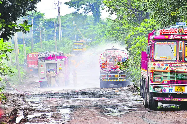 పేపర్మిల్లో గ్యాస్ లీకేజీ కలకలం
