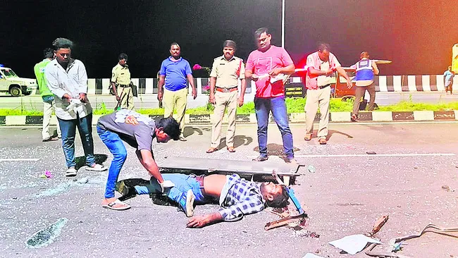 రోడ్డు ప్రమాదంలో డ్రైవర్‌ మృతి 