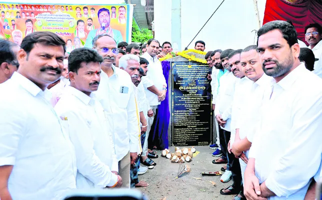 వివాదాస్పద భూమి ఎన్ఓసీ అందించండి