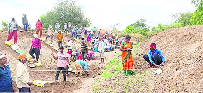 అందని