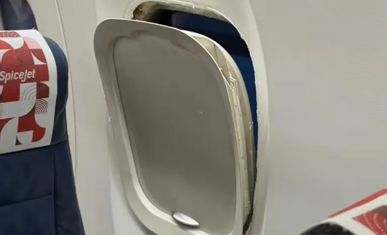 Window pane of Goa-Pune SpiceJet flight comes off midair