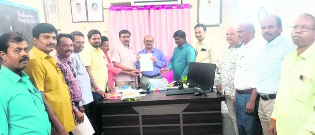 ‘పీ–4’ నిర్బంధం చేస్తే బహిష్కరిస్తాం : యూటీఎఫ్