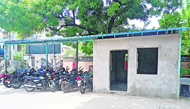 మాకో సీటు కావాలి!