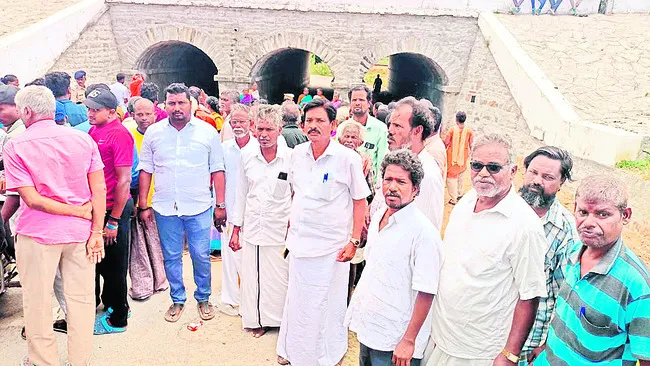 మరమ్మతు పనులు ఆపండి