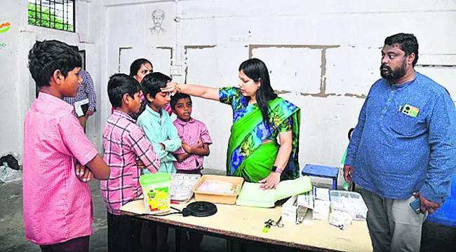 జ్వరం చూసి.. భోజనం చేసి
