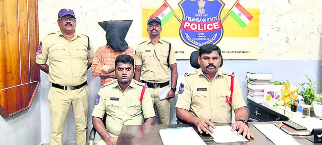 రూ.10 లక్షలు ఇవ్వాలని బెదిరించిన వ్యక్తి అరెస్ట్