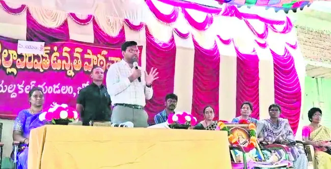 క్రమశిక్షణతో చదివితే ఉజ్వల భవిష్యత్‌ 