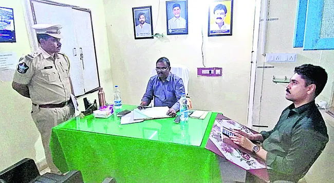 వాహనాలు క్లియర్ చేయండి : ఎకై ్సజ్ డీసీ