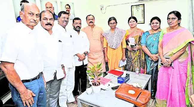 మీనాక