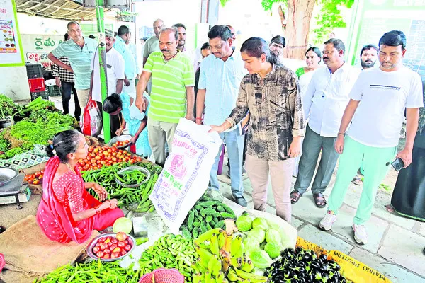 ప్లాస్టిక్ రహిత మార్కెట్గా తీర్చిదిద్దాలి