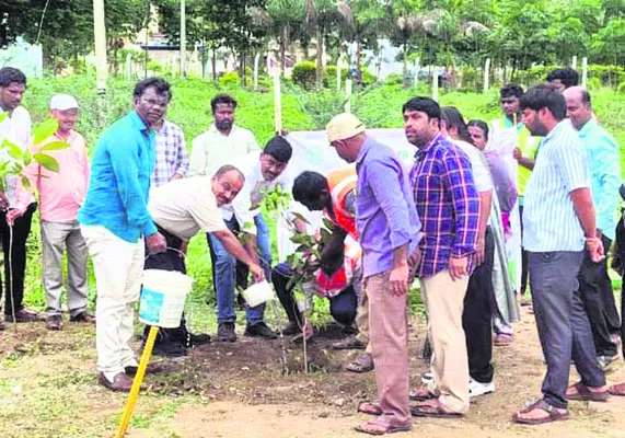 ఆదాయ మార్గాలపై దృష్టి సారించండి