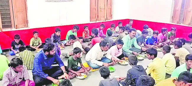 వసతి గృహాల తనిఖీ
