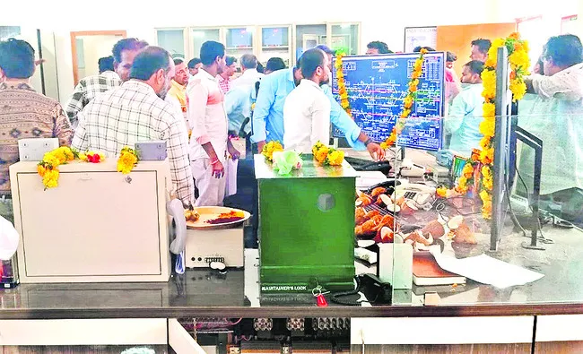 కోడెల విగ్రహ శిలాఫలకానికి మరమ్మతులు 