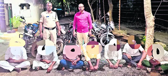 పేకాట రాయుళ్ల అరెస్టు