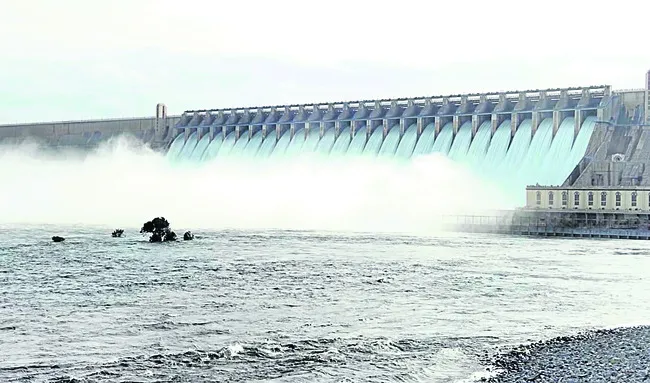 ముందస్తుగానే.. కృష్ణమ్మ పరవళ్లు